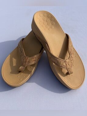 Vionic Comfort Walking Sandal Size 8